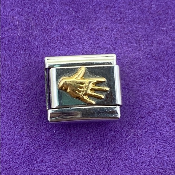 💛 Zoppini Y2K Gold Hand Silver Link Charm - Picture 1 of 2